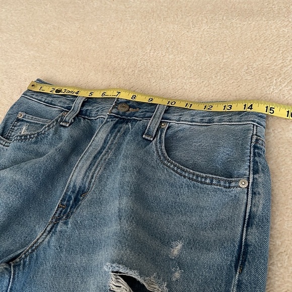 Levi’s Premium Baggy Dad Jeans In The Middle Medium Wash Size 28 - Picture 10 of 13